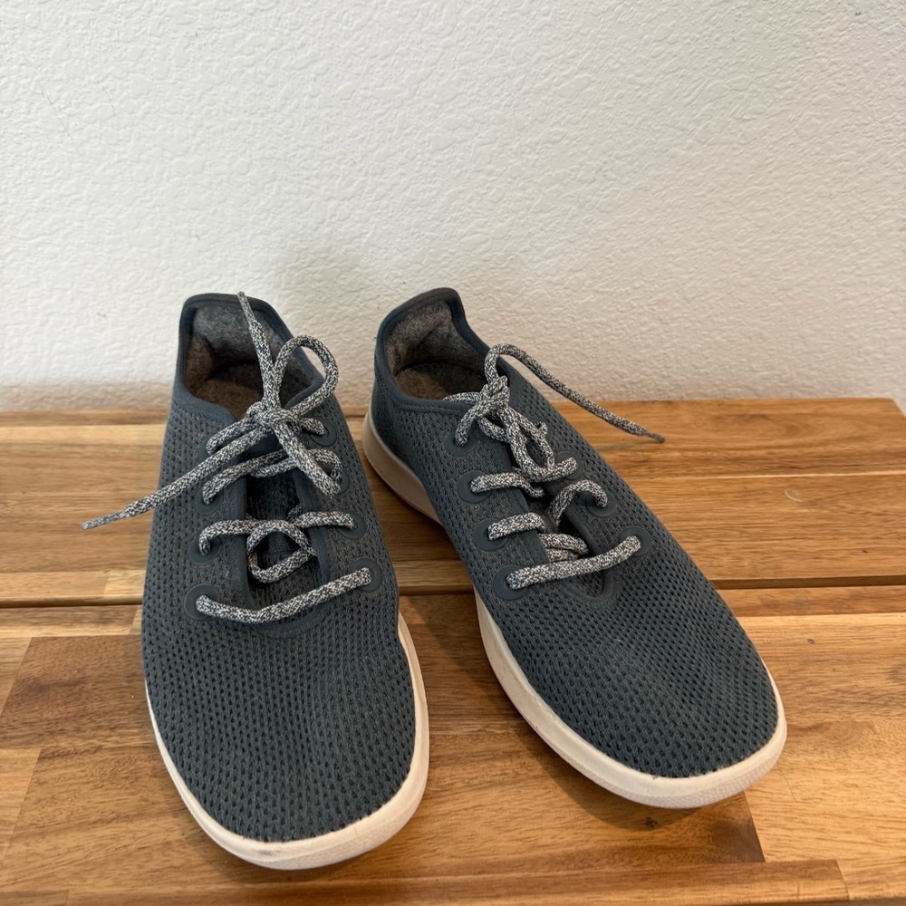 Allbirds- Women’s Tree Runners in Navy Night - Size 9